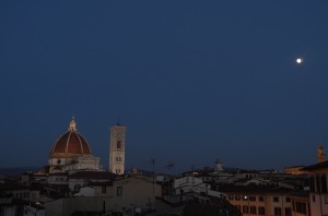 Firenze サンタ・マリア大聖堂と月   